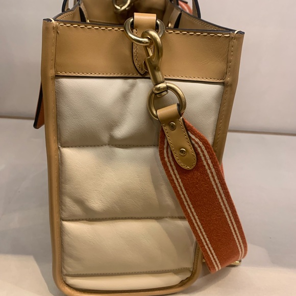 AUTHENTIC FIELD TOTE WITH COLORBLOCK QUILTING AND COACH BADGE - Picture 5 of 9